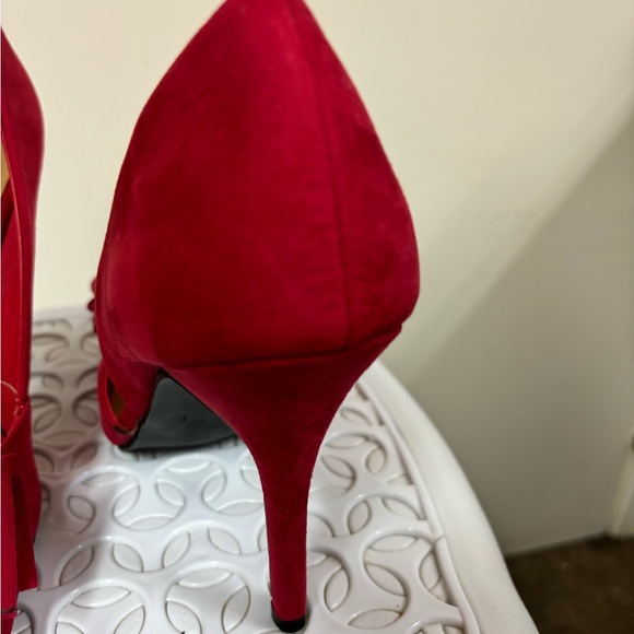 Just fab red shoes, elegant and chic - Picture 3 of 5